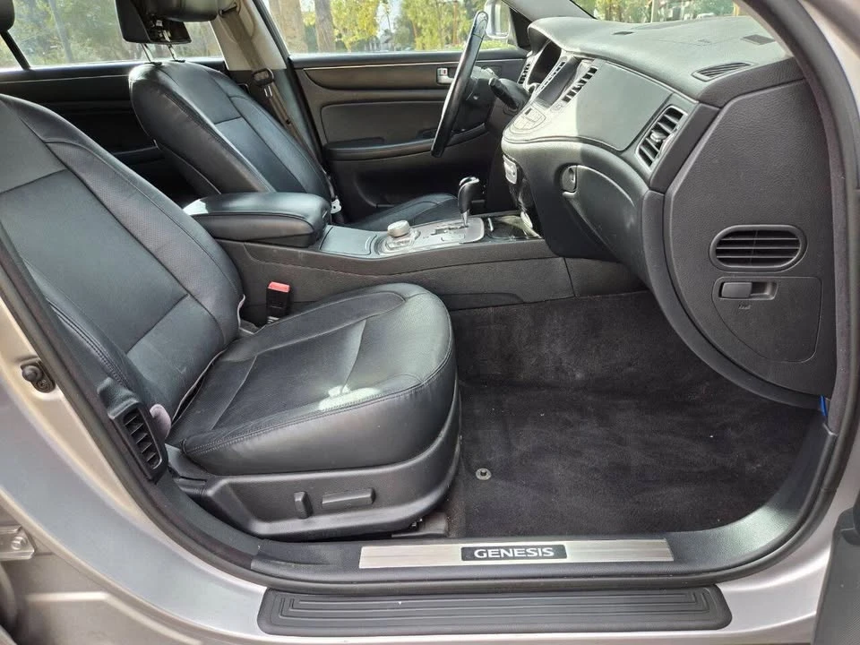 2012 Hyundai Genesis - Image 14 of 17