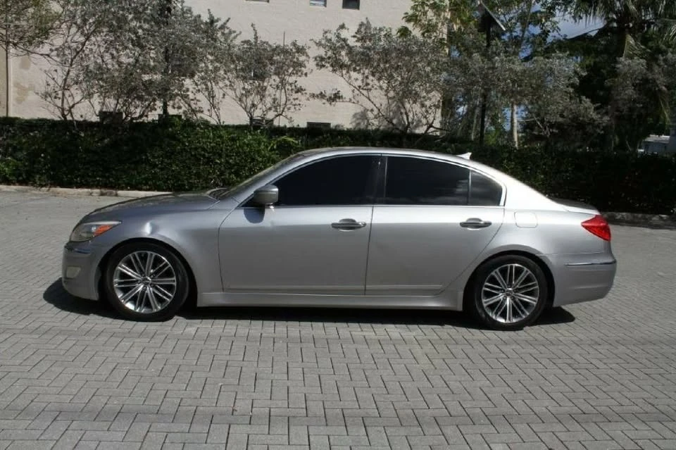 2012 Hyundai Genesis - Image 2 of 11