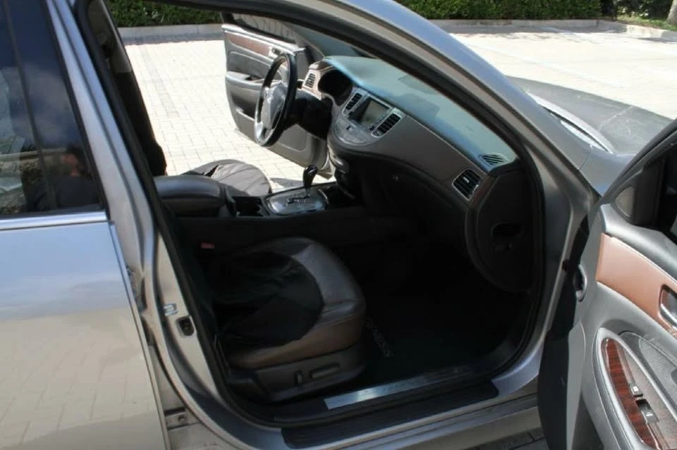 2012 Hyundai Genesis - Image 11 of 11
