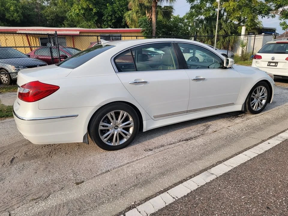 2012 Hyundai Genesis - Image 6 of 13