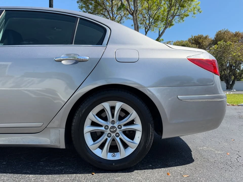 2012 Hyundai Genesis - Image 7 of 19