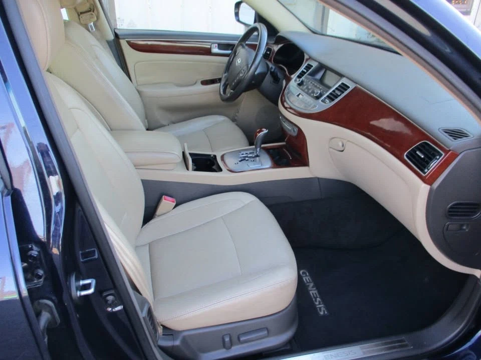 2012 Hyundai Genesis - Image 9 of 10