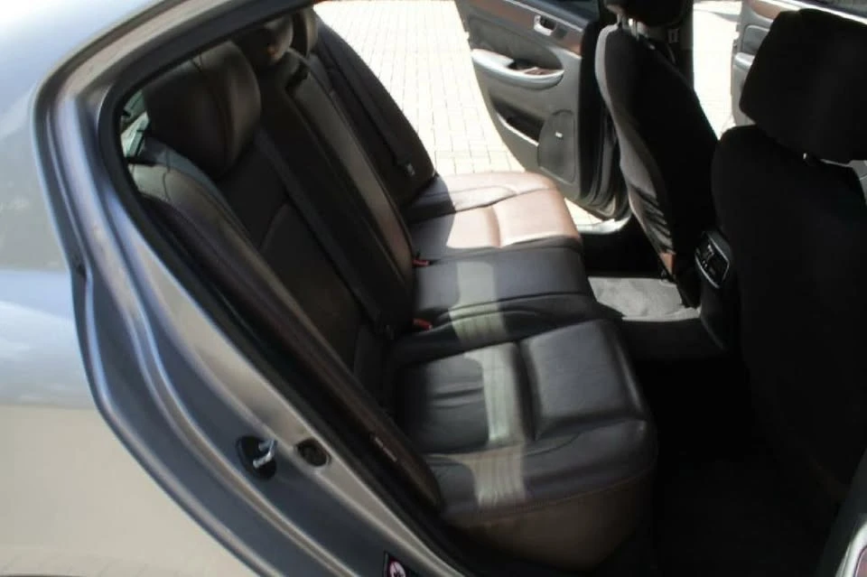 2012 Hyundai Genesis - Image 10 of 11
