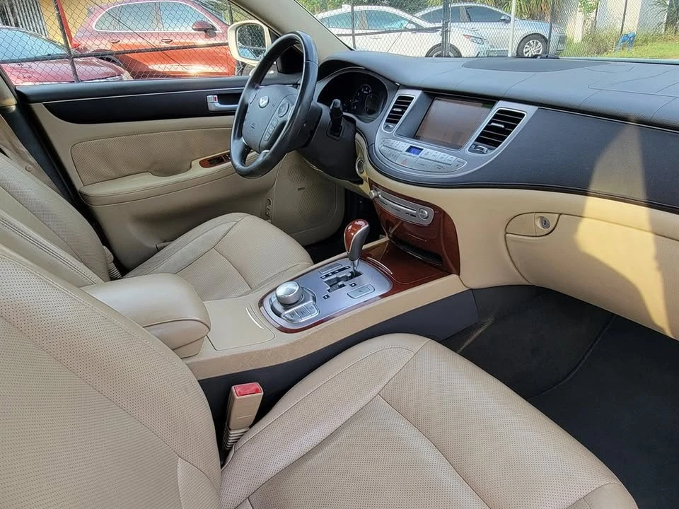 2012 Hyundai Genesis - Image 11 of 13