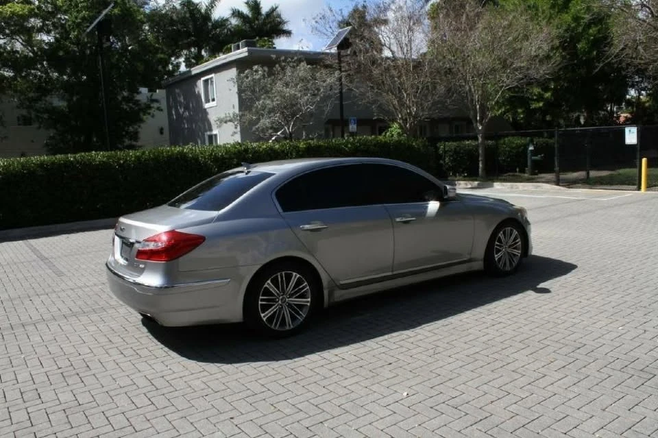 2012 Hyundai Genesis - Image 4 of 11