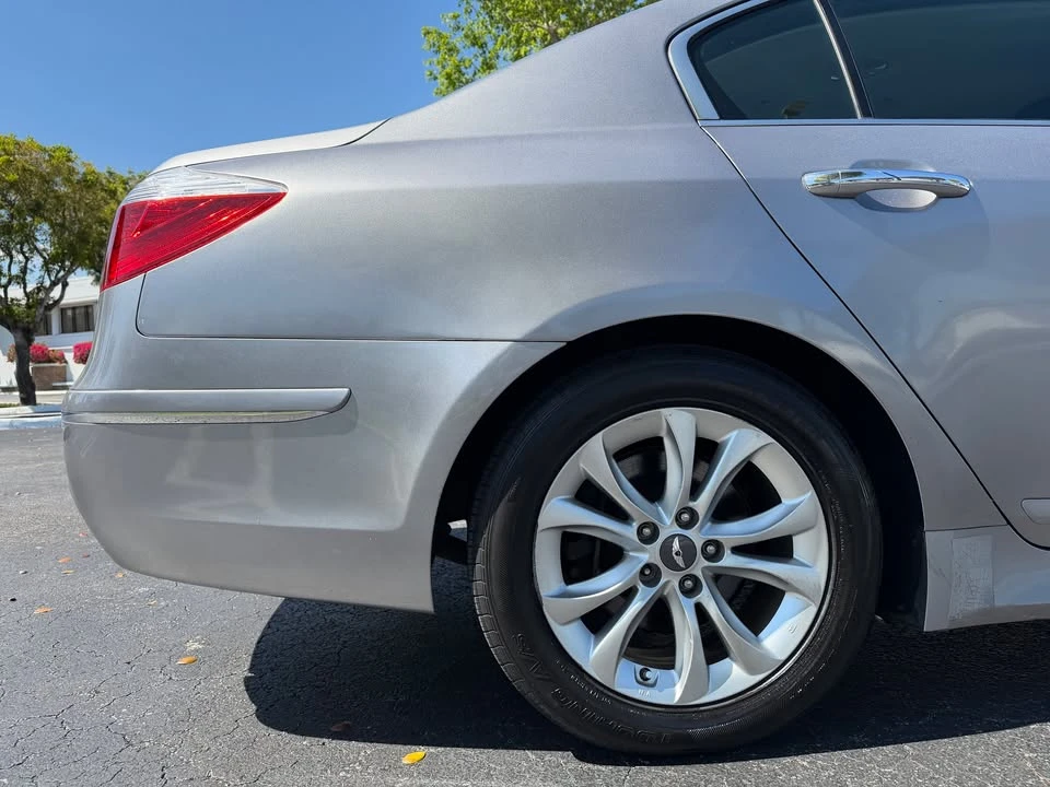 2012 Hyundai Genesis - Image 16 of 19