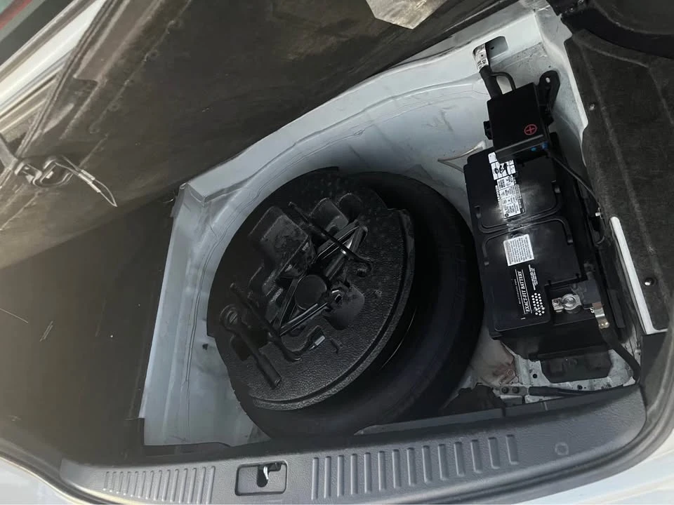 2012 Hyundai Genesis - Image 8 of 10