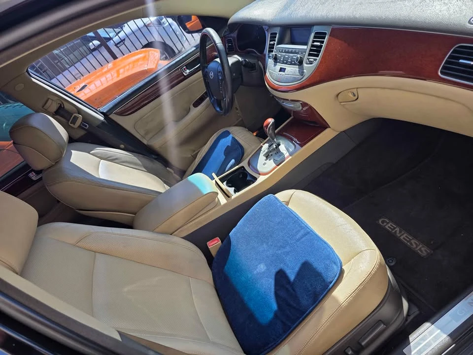2012 Hyundai Genesis - Image 5 of 8
