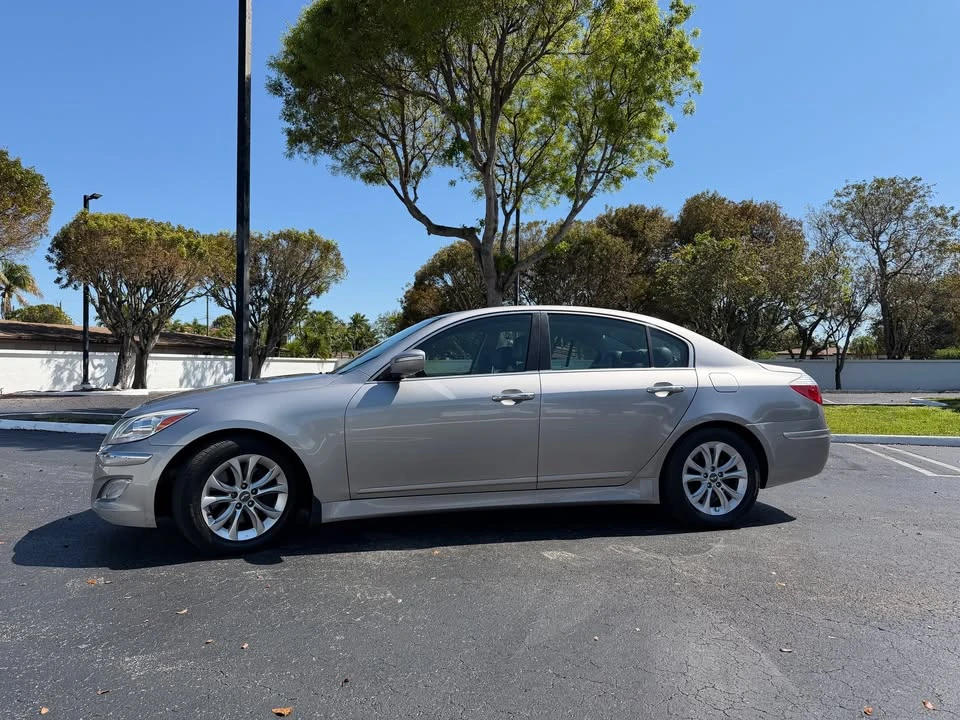 2012 Hyundai Genesis - Image 2 of 19