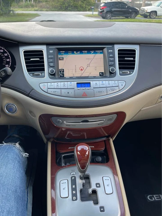 2012 Hyundai Genesis - Image 10 of 14
