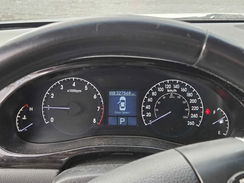2012 Hyundai Genesis - Image 5 of 10