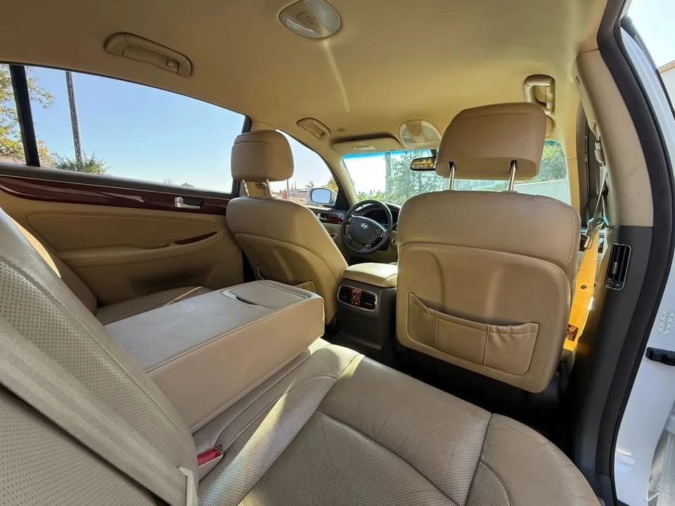 2012 Hyundai Genesis - Image 6 of 11
