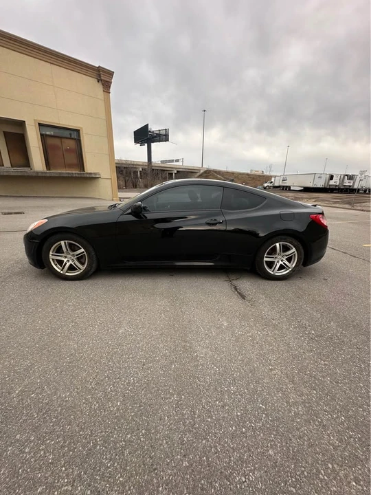 2012 Hyundai Genesis - Image 2 of 9