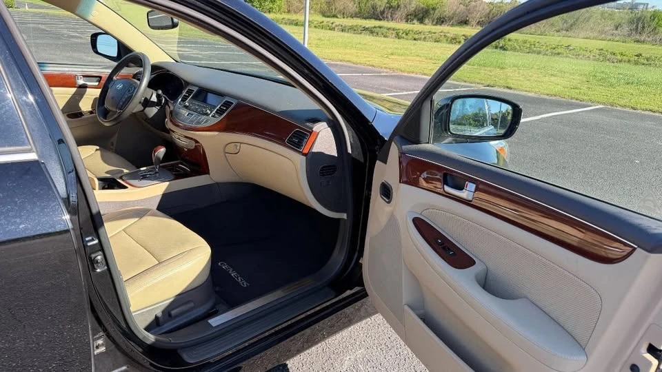 2012 Hyundai Genesis - Image 18 of 20