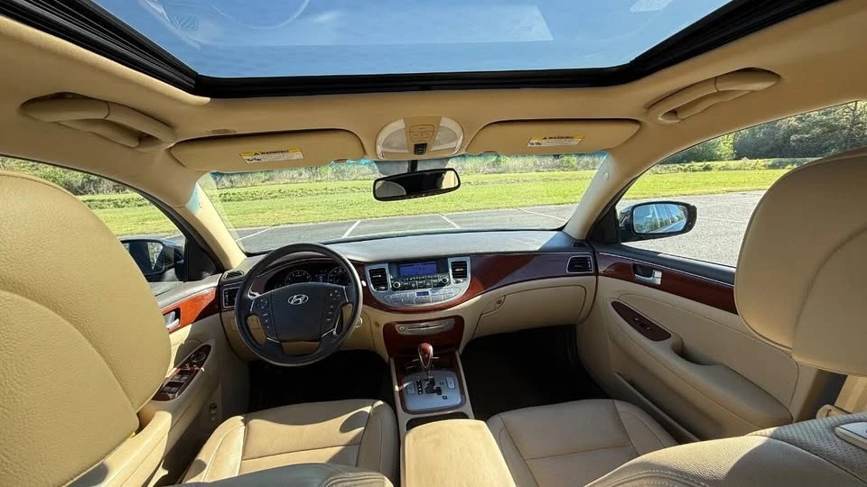 2012 Hyundai Genesis - Image 14 of 20