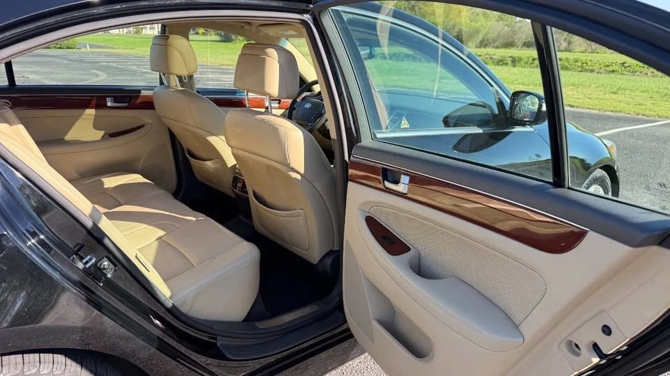 2012 Hyundai Genesis - Image 17 of 20