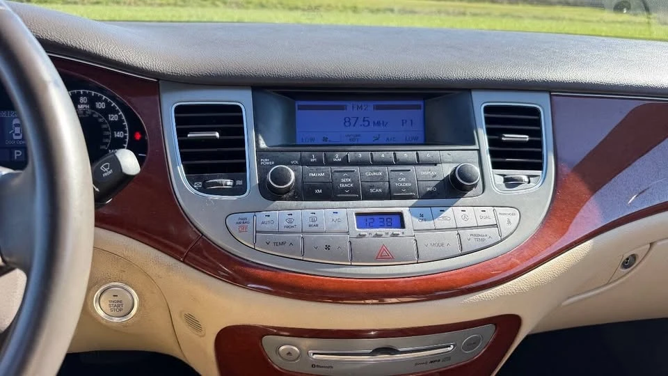 2012 Hyundai Genesis - Image 13 of 20