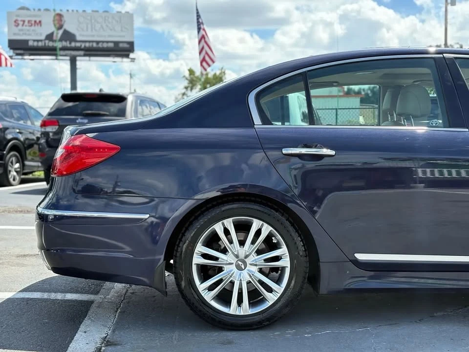 2012 Hyundai Genesis - Image 9 of 14