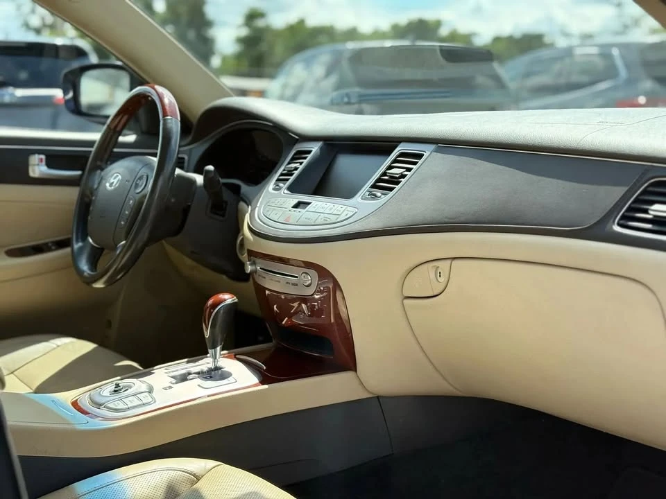 2012 Hyundai Genesis - Image 11 of 14