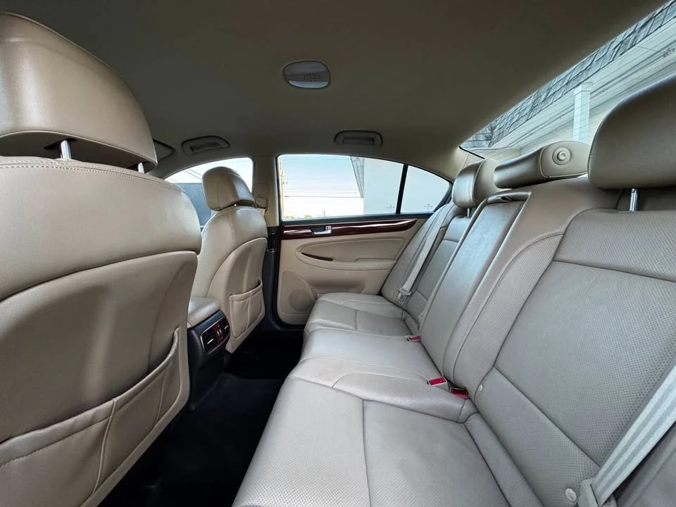 2012 Hyundai Genesis - Image 7 of 14