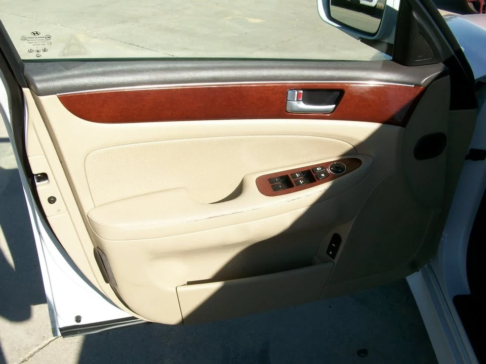 2012 Hyundai Genesis - Image 10 of 18