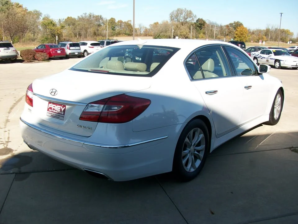 2012 Hyundai Genesis - Image 6 of 18