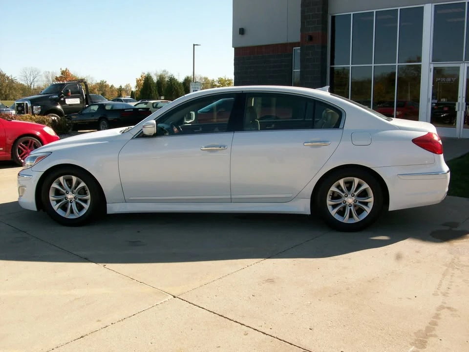 2012 Hyundai Genesis - Image 9 of 18