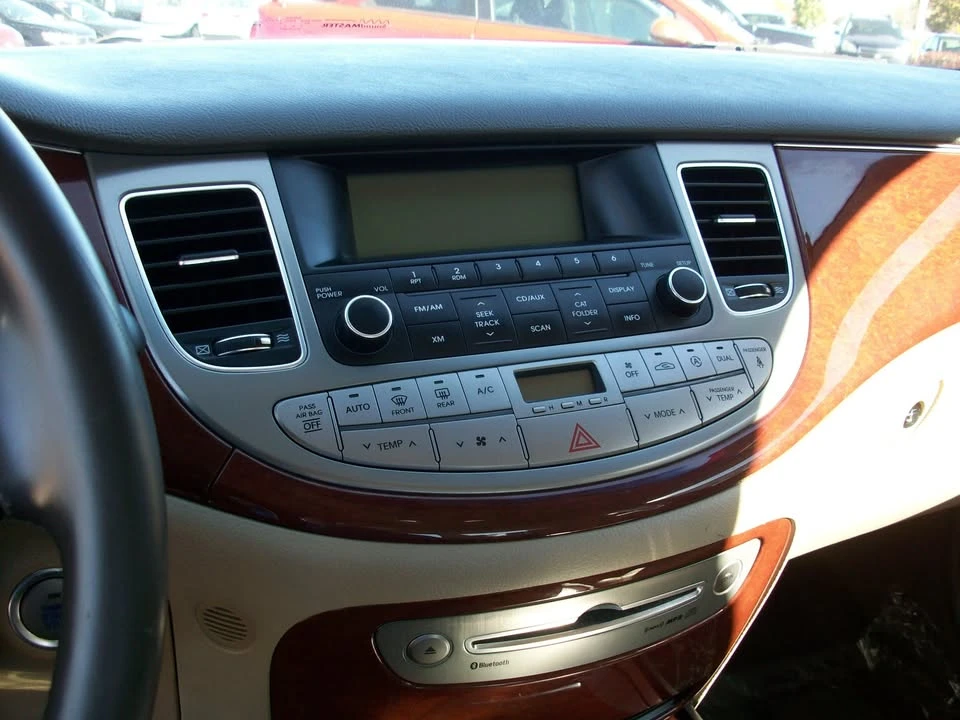 2012 Hyundai Genesis - Image 15 of 18
