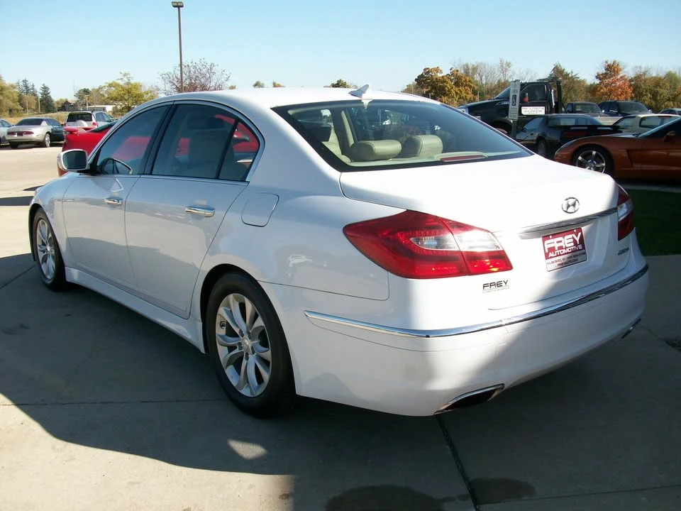2012 Hyundai Genesis - Image 8 of 18