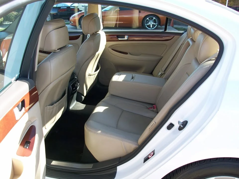 2012 Hyundai Genesis - Image 12 of 18