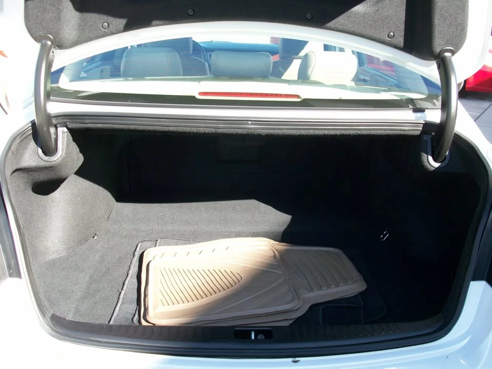 2012 Hyundai Genesis - Image 13 of 18