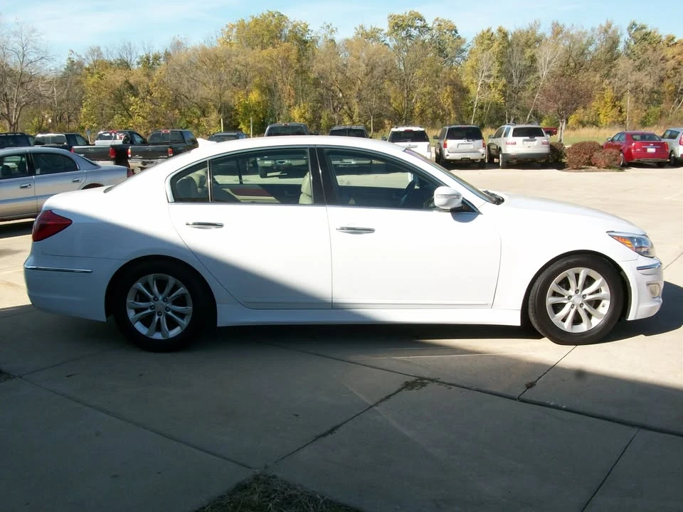 2012 Hyundai Genesis - Image 5 of 18