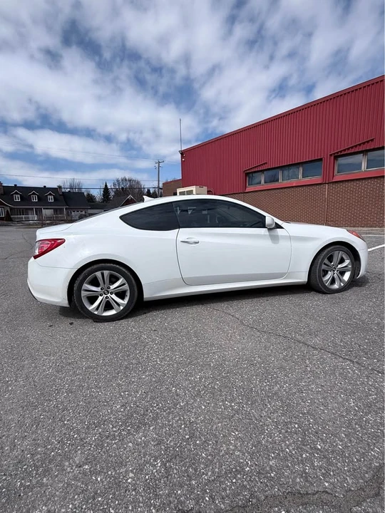 2012 Hyundai Genesis - Image 10 of 11