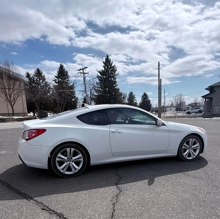 2012 Hyundai Genesis - Image 6 of 11
