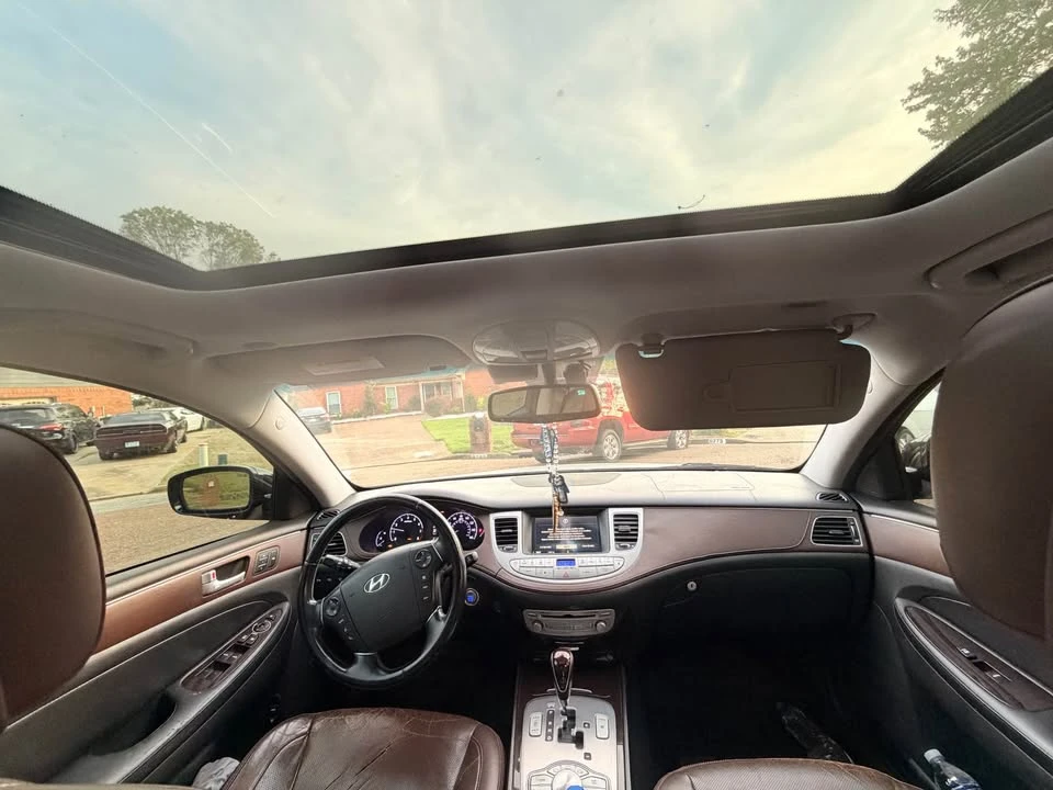 2012 Hyundai Genesis - Image 10 of 11