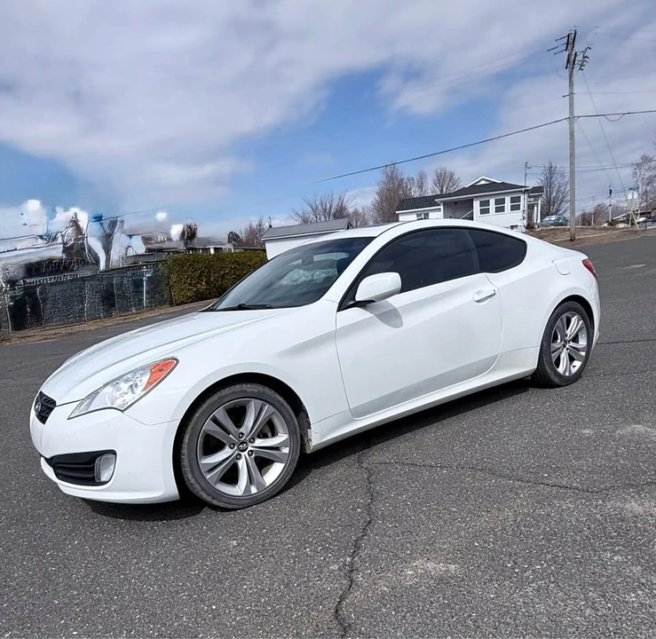 2012 Hyundai Genesis - Image 2 of 11
