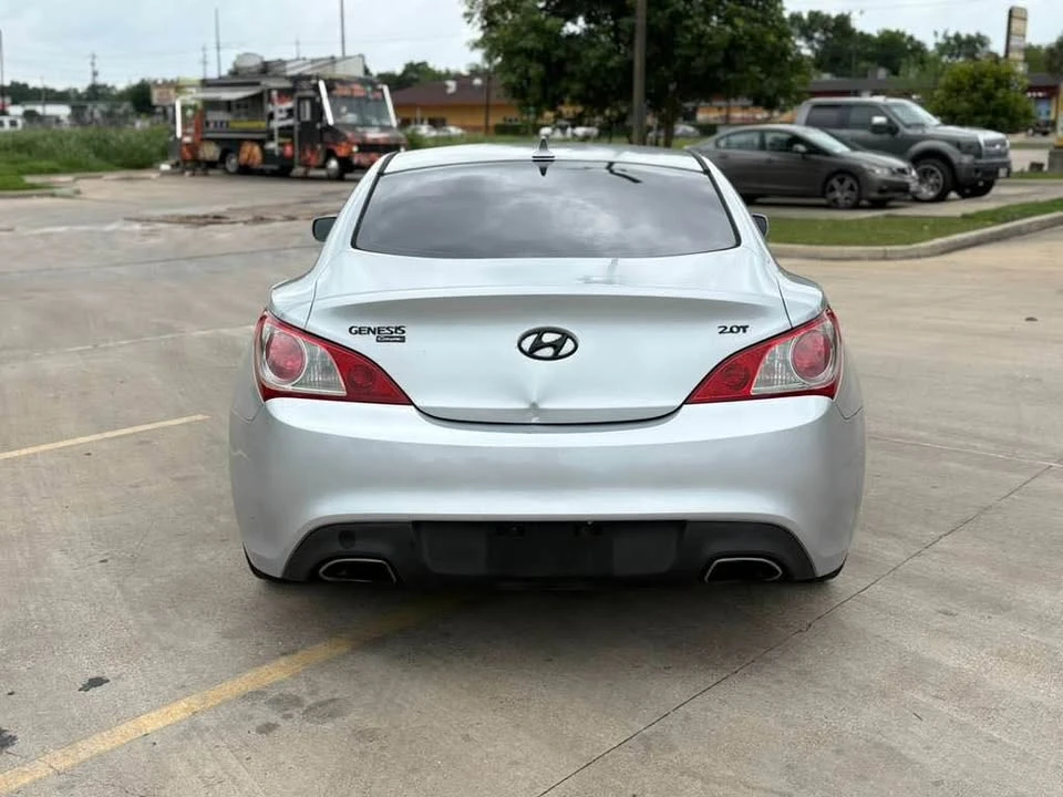 2012 Hyundai Genesis - Image 7 of 10