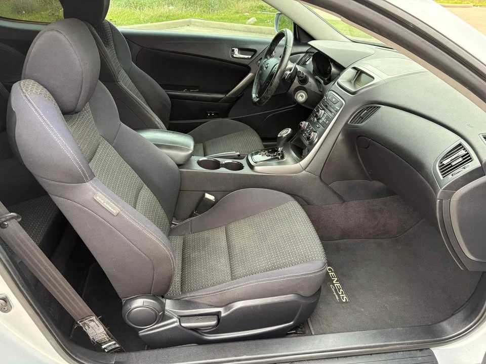 2012 Hyundai Genesis - Image 13 of 16