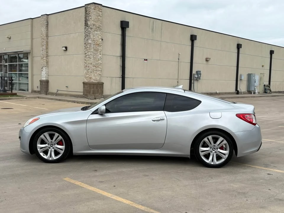2012 Hyundai Genesis - Image 12 of 16