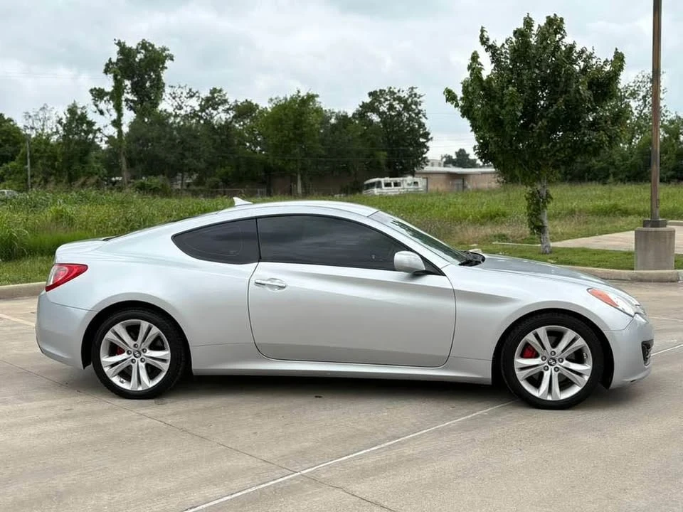 2012 Hyundai Genesis - Image 4 of 10