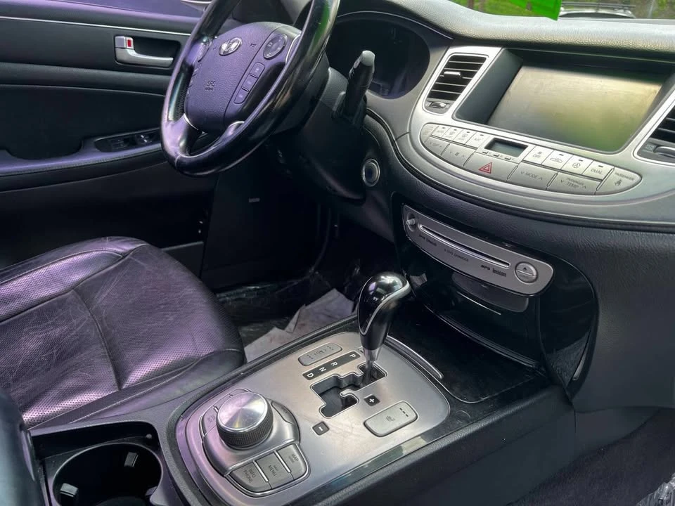 2012 Hyundai Genesis - Image 18 of 20