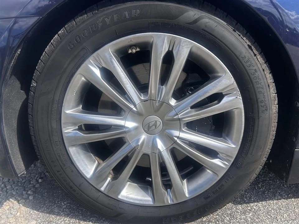 2012 Hyundai Genesis - Image 11 of 20