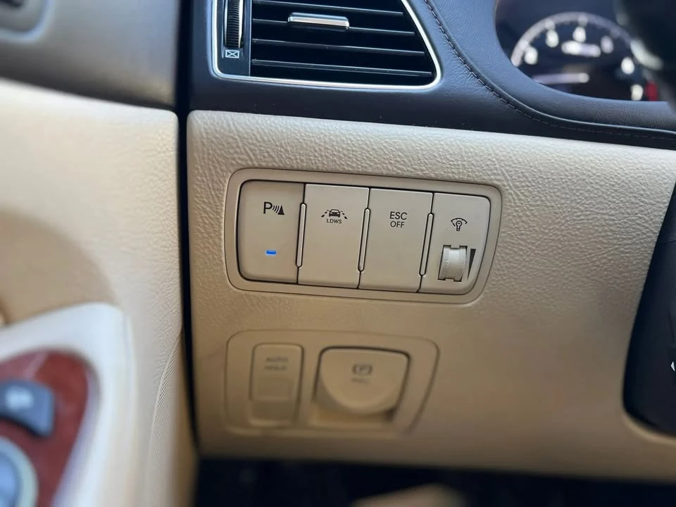 2012 Hyundai Genesis - Image 19 of 20