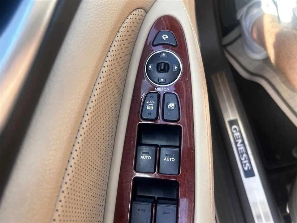 2012 Hyundai Genesis - Image 16 of 20