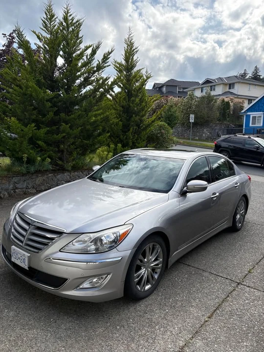 2012 Hyundai Genesis - Image 2 of 7