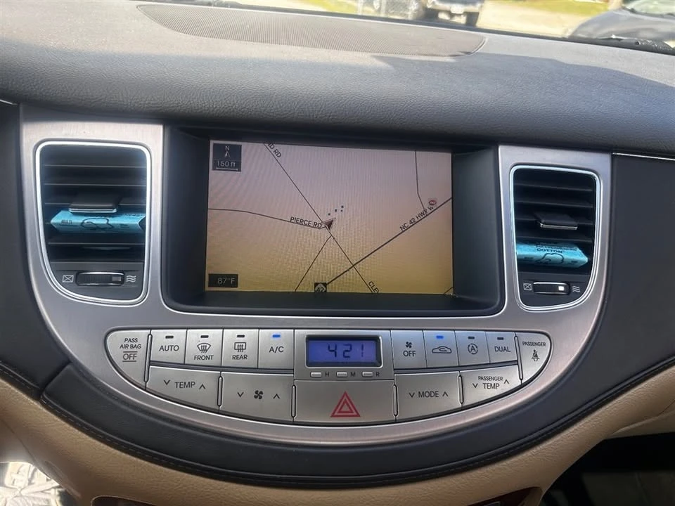 2012 Hyundai Genesis - Image 18 of 20