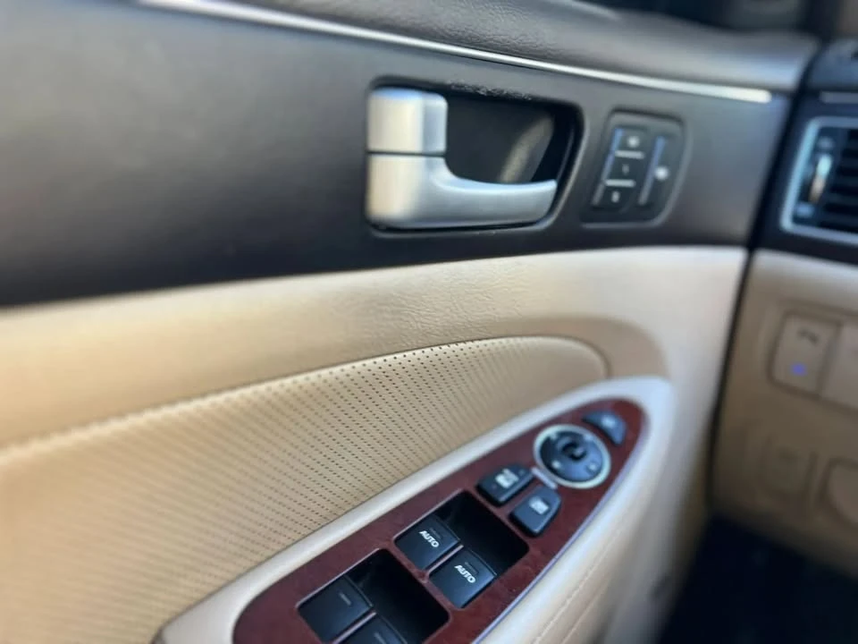 2012 Hyundai Genesis - Image 16 of 20