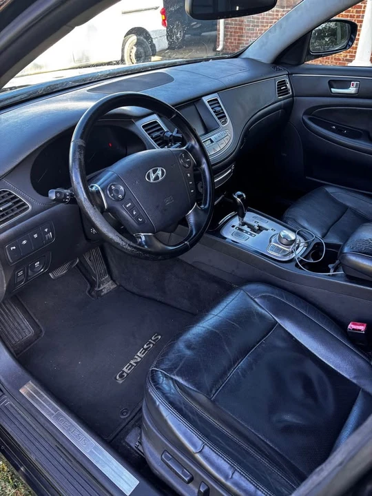 2012 Hyundai Genesis - Image 5 of 8
