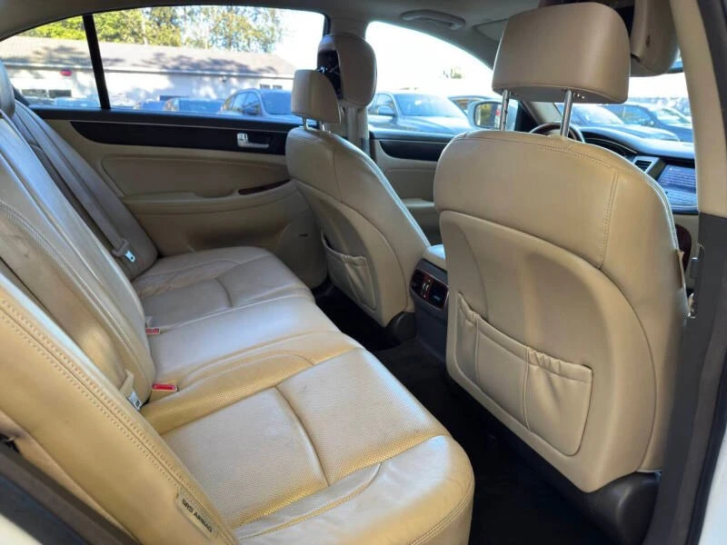 2012 Hyundai Genesis - Image 17 of 19