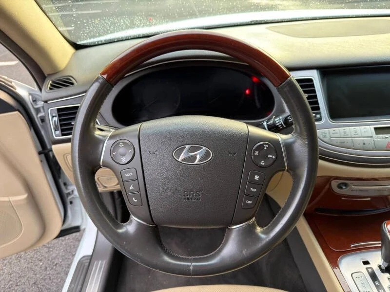 2012 Hyundai Genesis - Image 17 of 20